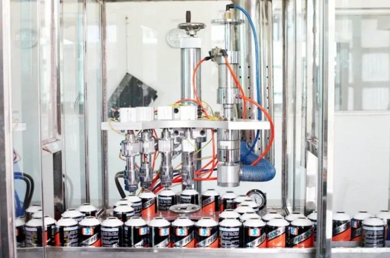 윌슨은 미용 에어로졸 산업에 깊이 관여하고 있습니다.